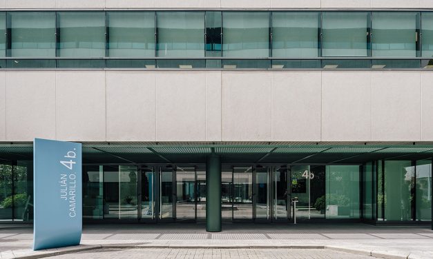 AXIS ARQUITECTURA FINALIZA LA REMODELACIÓN DEL EDIFICIO DE OFICINAS DE JULIAN CAMARILLO 4b, PROPIEDAD DE FREO GROUP