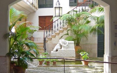 Gras y Festen transforman Casa Portella en un hotel-oasis en Palma de Mallorca