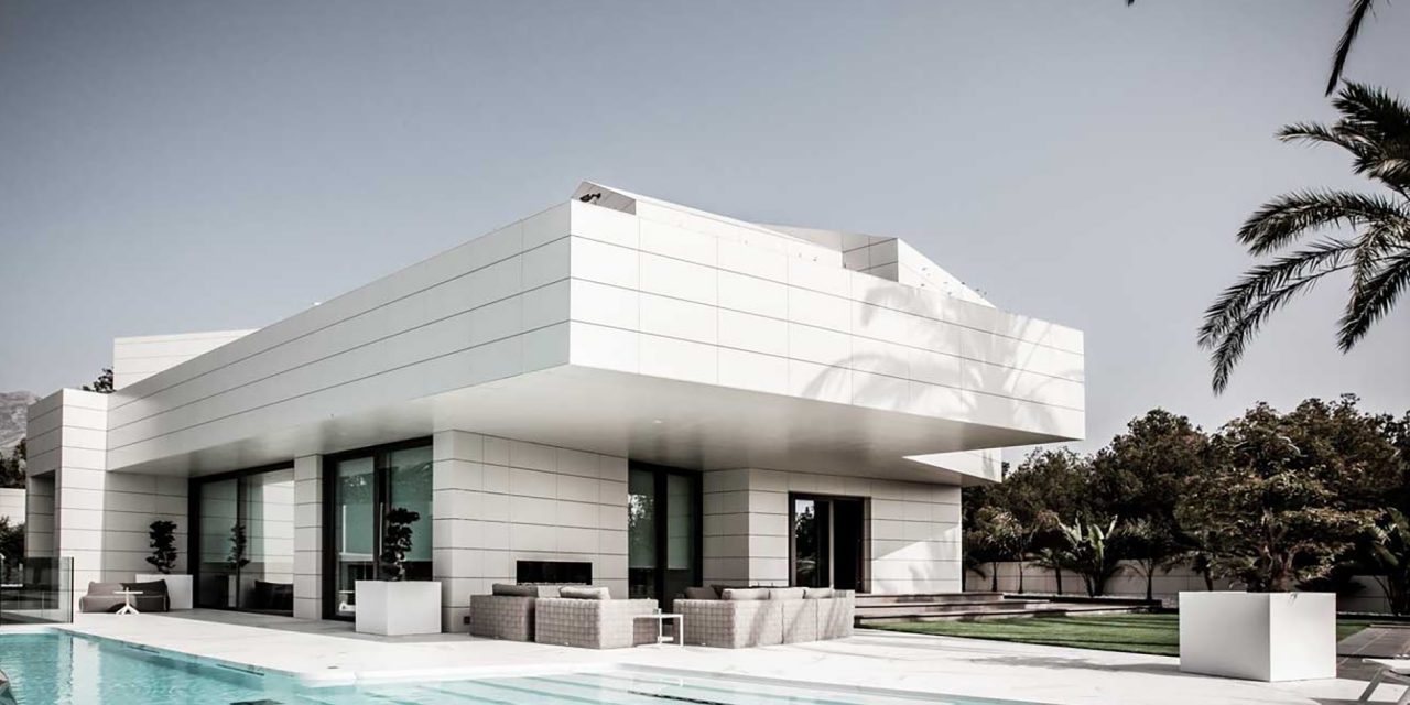JAS Arquitectura diseña La Casita de África en La Nucia (Alicante) con sistemas GIRA