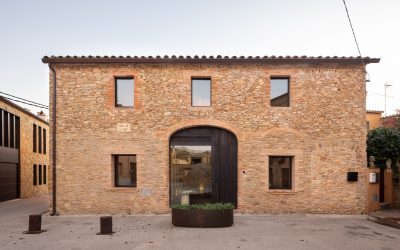 Nordest Arquitectura realiza su nuevo estudio en un antiguo pajar en Palau-Sator