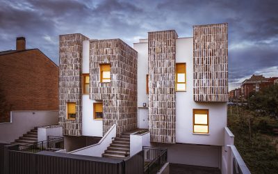 Dos casas adosadas en Montecarmelo de OOIIO Architecture