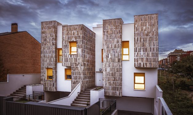 Dos casas adosadas en Montecarmelo de OOIIO Architecture