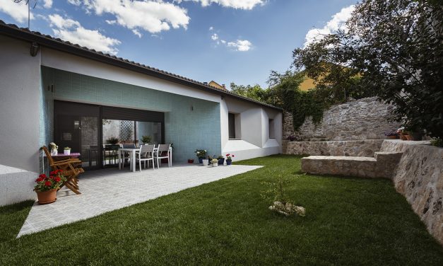 OOIIO Arquitectura realiza la Casa BUS en Bustarviejo (Madrid)