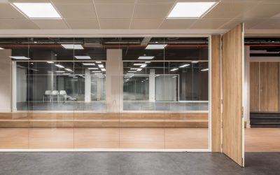Estudio Azqueta rehabilita un edificio industrial para escuela de negocios y coworking en Madrid