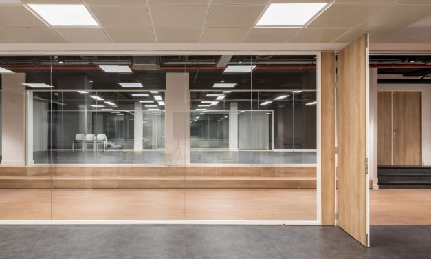 Estudio Azqueta rehabilita un edificio industrial para escuela de negocios y coworking en Madrid