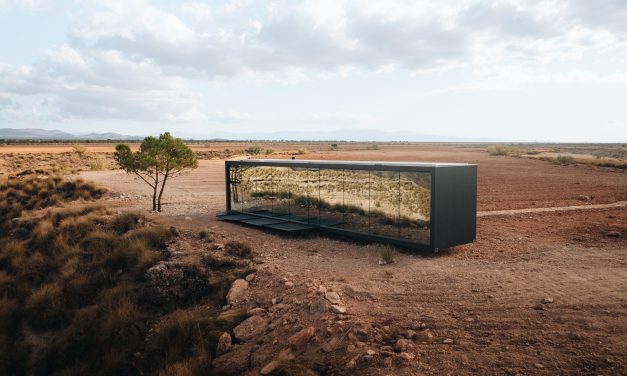 Moho Arquitectos diseña el hotel cápsula DistrictHive en el desierto de Gorafe