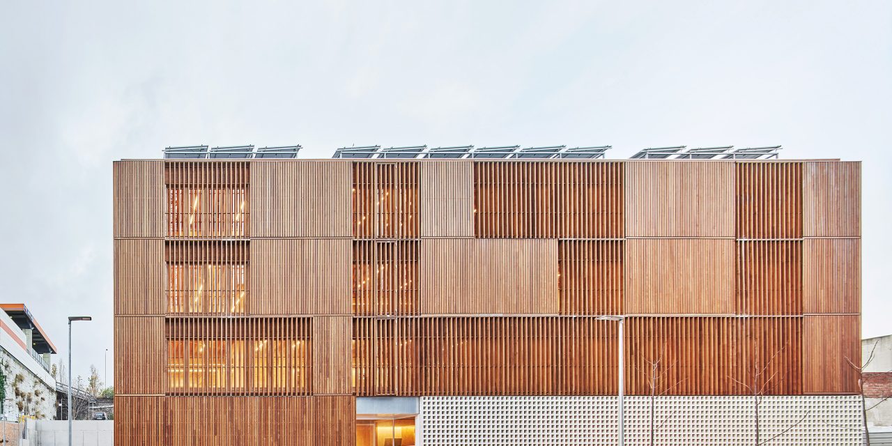 Haz Arquitectura levanta el Centro de Vida Comunitaria de Trinitat Vella en Barcelona