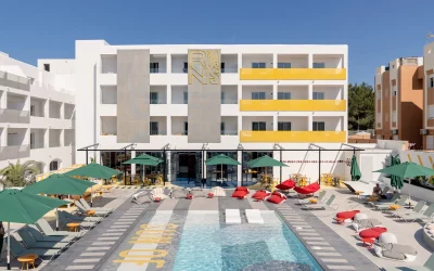 Ryans Lola’s: Optimismo y frescura con sello ILMIODESIGN en Ibiza