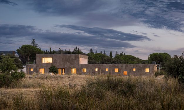 Industrialización con estructura de madera y materiales naturales