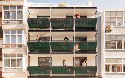 Edificio de viviendas de Almeida Fernandes Arquitectura en Algés (Portugal)