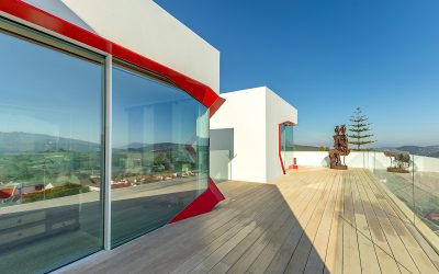 Carquero Arquitectura adapta y amplía un ático en Prado del Rey (Cádiz)
