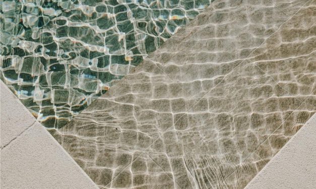 ¿Cómo afecta el color de la piscina al sistema nervioso?