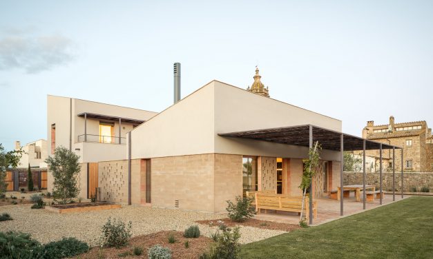 Casas 1922 por NordEst Arquitectura en Rupià