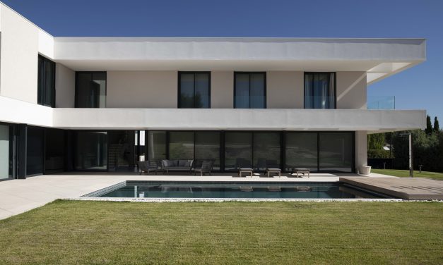 L House, vivienda unifamiliar en Boadilla del Monte por Destudio