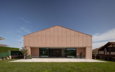 Polo Estudio realiza la Casa Rosa en los acantilados de Barrika (Bizkaia)