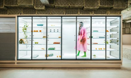 Minimal Studio diseña el espacio Plastic Box para The Store Supermarkets