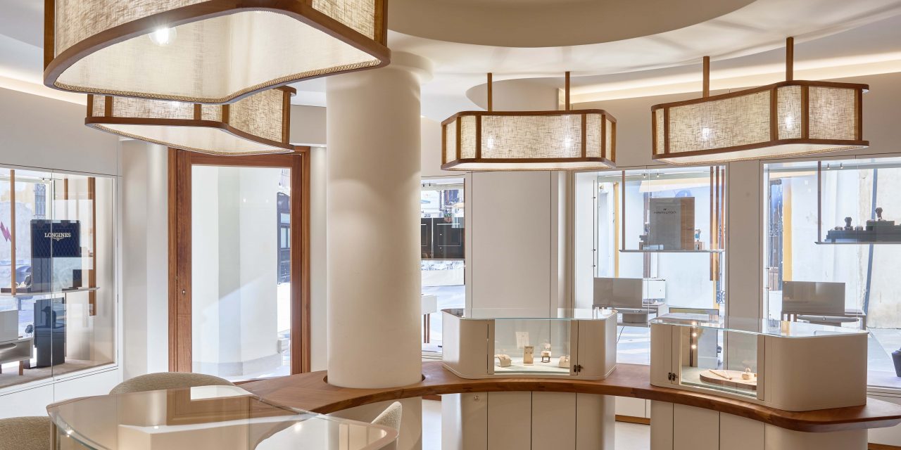 Una joyería con un interiorismo que invita a entrar, diseñada por Juancho González