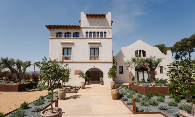 El Hotel Boutique El Serral convierte el paisaje vitivinícola en arquitectura sensorial inspirada en el cava catalán